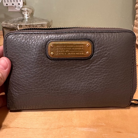 Marc Jacobs wristlet wallet. - Picture 2 of 4